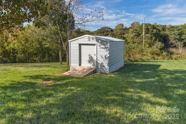 a view of a back yard of the house