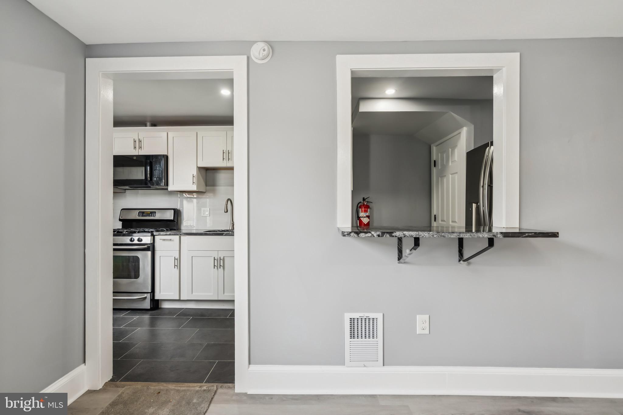 1059 Trent Road Camden, NJ 08104 - Photo 8 of 25 Gallery Image 8