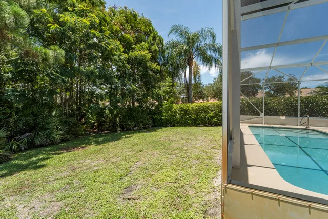 a view of a bunch of flowers in front of statue