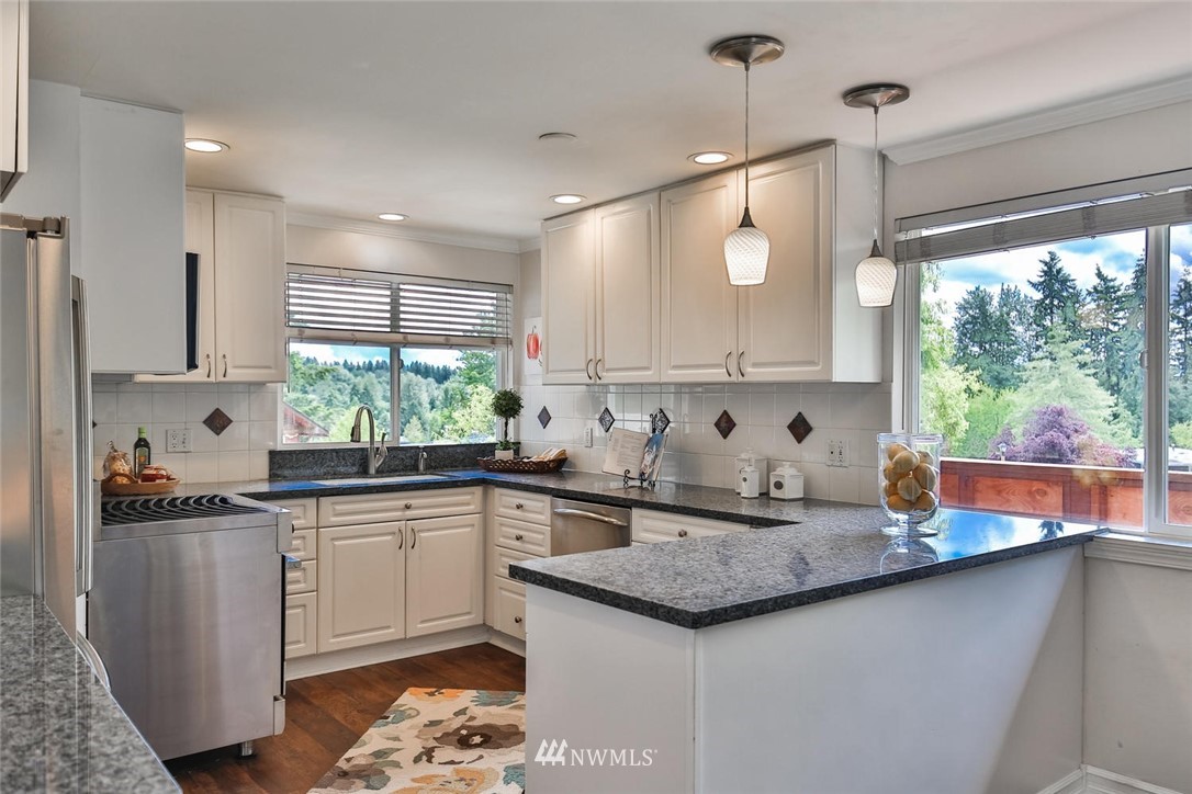 10812 Northeast 154th Place Bothell, WA 98011 - Photo 9 of 25 Gallery Image 9