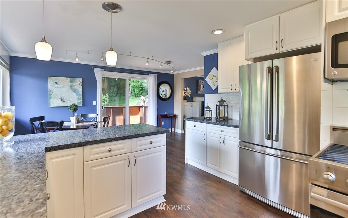 10812 Northeast 154th Place Bothell, WA 98011 - Photo 10 of 25 Gallery Image 10