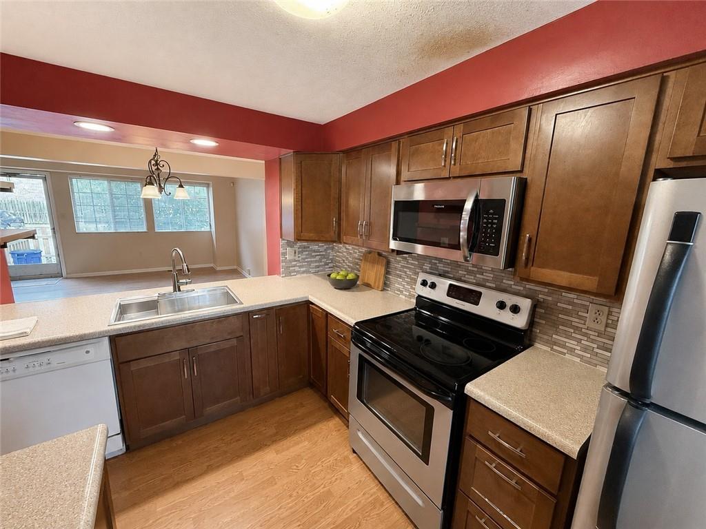 3244 Ward Street Pittsburgh, PA 15213 - Photo 6 of 22 Gallery Image 6