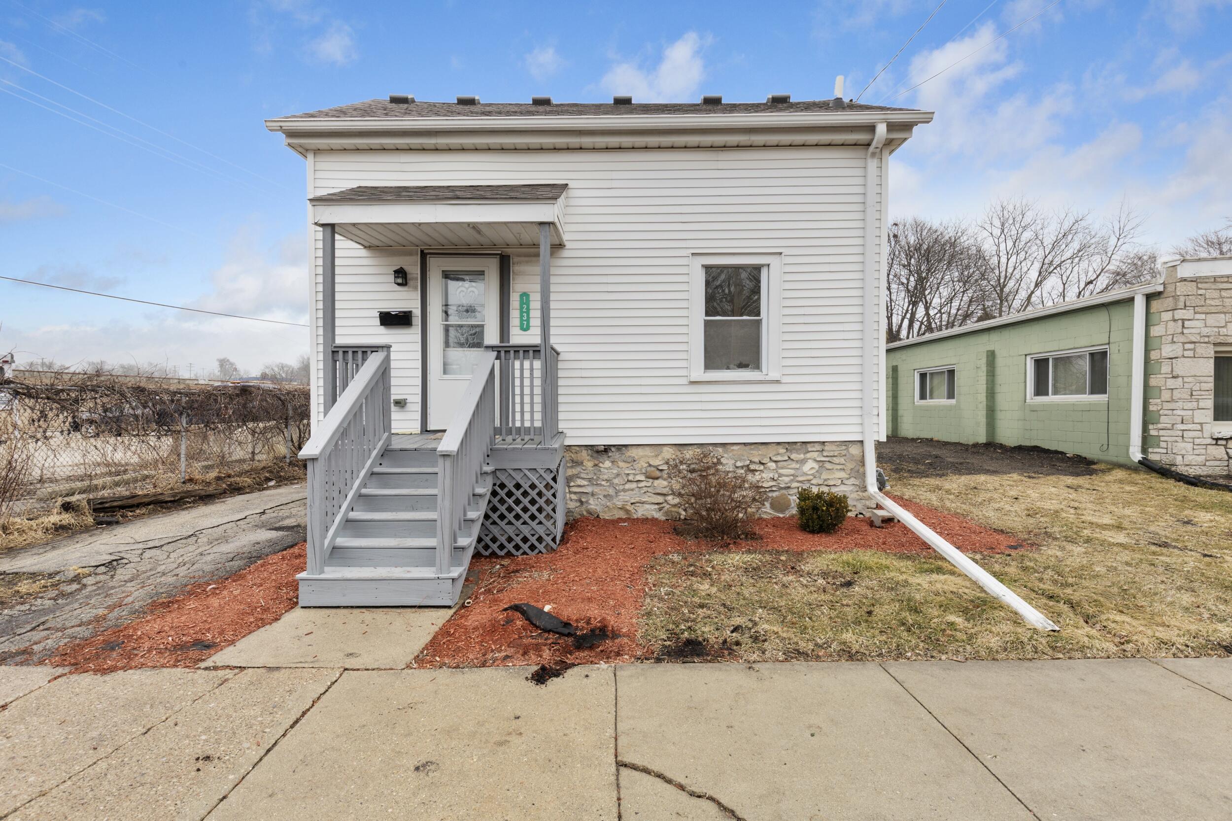 1237 The Strand Waukesha, WI 53186 - Photo 1 of 1 photo mar 04 2026, 10 39 15 pm