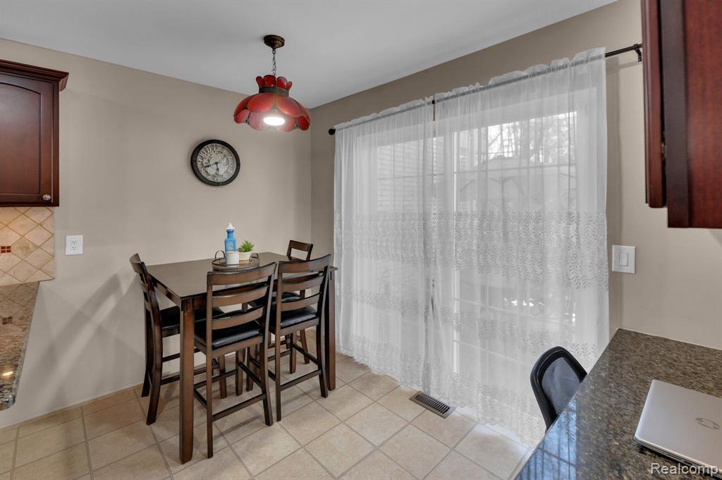 1167 Pine Ridge Court Rochester Hills, MI 48306 - Photo 10 of 33
