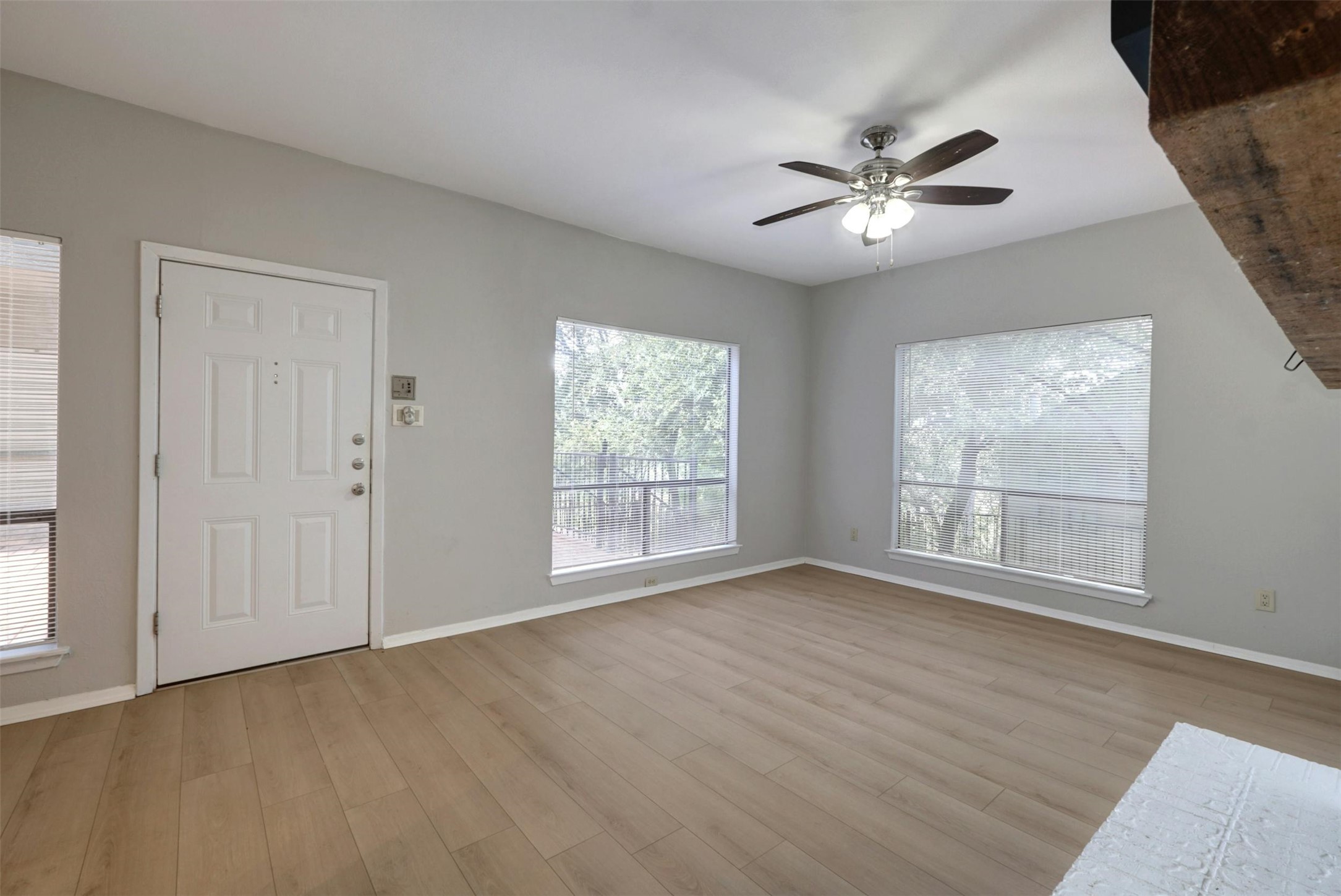 908 Poplar Street, Unit 103 Austin, TX 78705 - Photo 9 of 16 a view of an empty room with a window