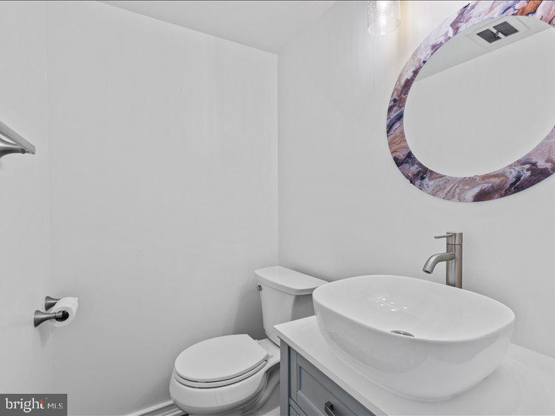 1428 Yellowwood Court Reston, VA 20190 - Photo 15 of 30 Main Level Powder Room