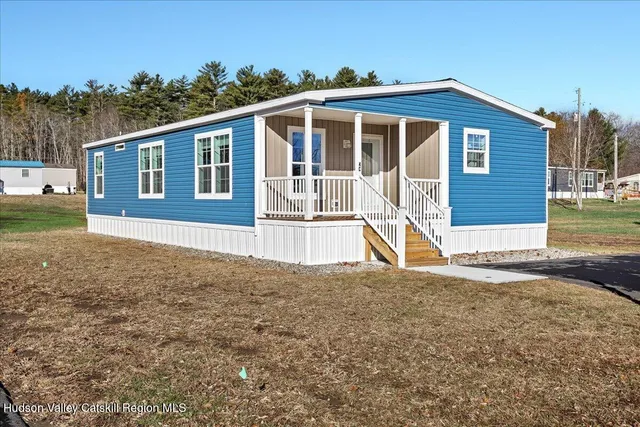 a view of a house with backyard and trees