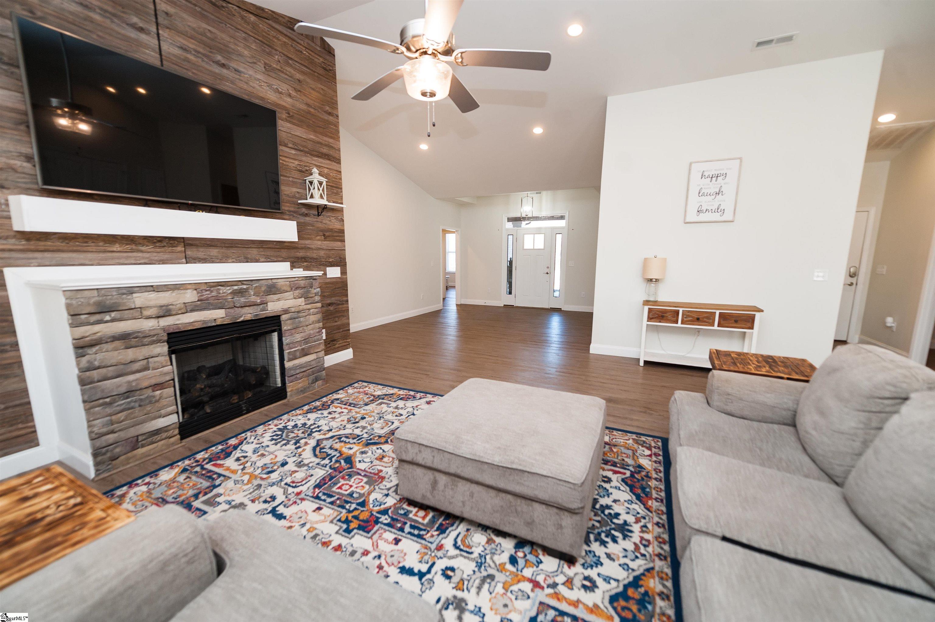 127 Floyd Meadow Drive Inman, SC 29349 - Photo 3 of 33 Gallery Image 3