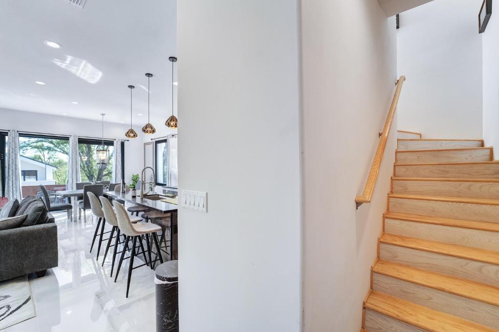 1409 East M. Franklin Avenue, Unit B Austin, TX 78721 - Photo 13 of 40 a view of a dining room with furniture window and outside view