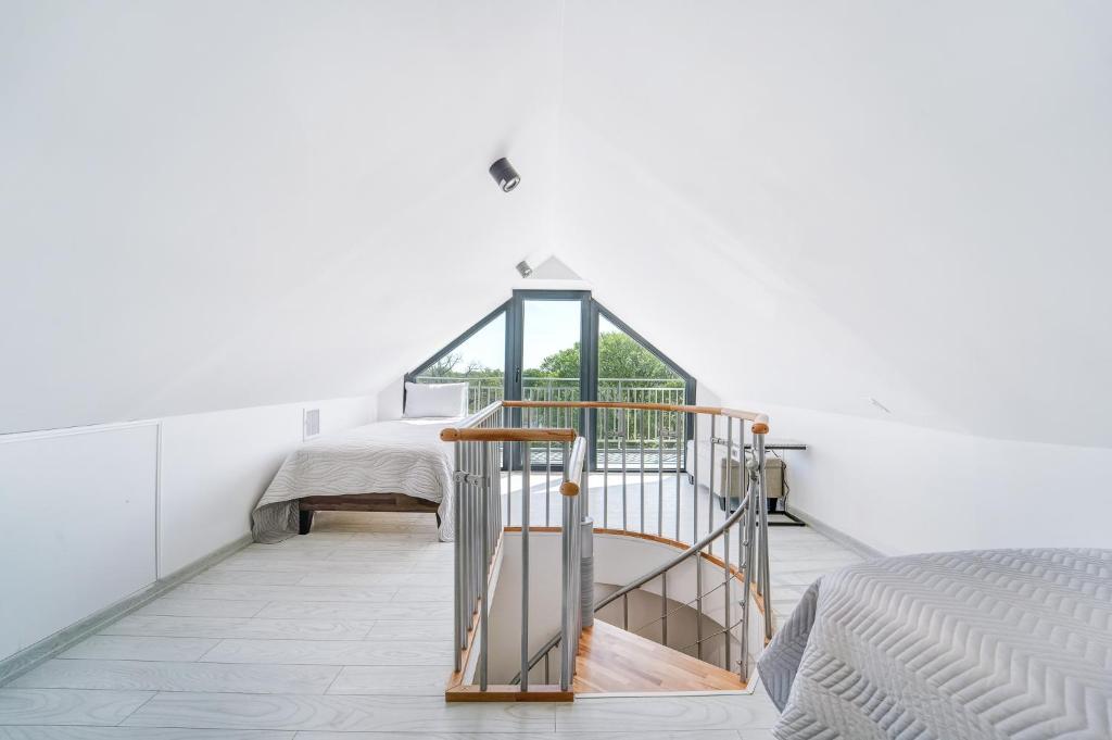 1409 East M. Franklin Avenue, Unit B Austin, TX 78721 - Photo 36 of 40 a view of staircase with white walls and windows