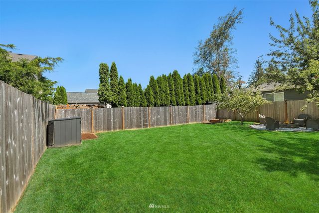 a view of a backyard with green space