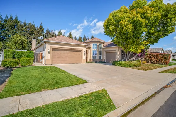 $724,900 | 2643 Quincy Avenue, Clovis, CA 93619