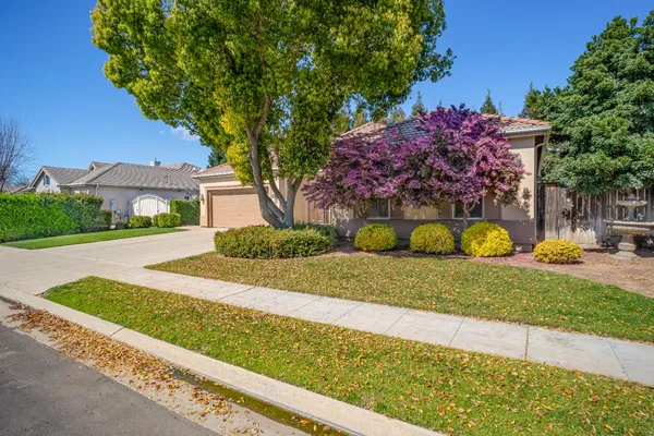 $724,900 | 2643 Quincy Avenue, Clovis, CA 93619