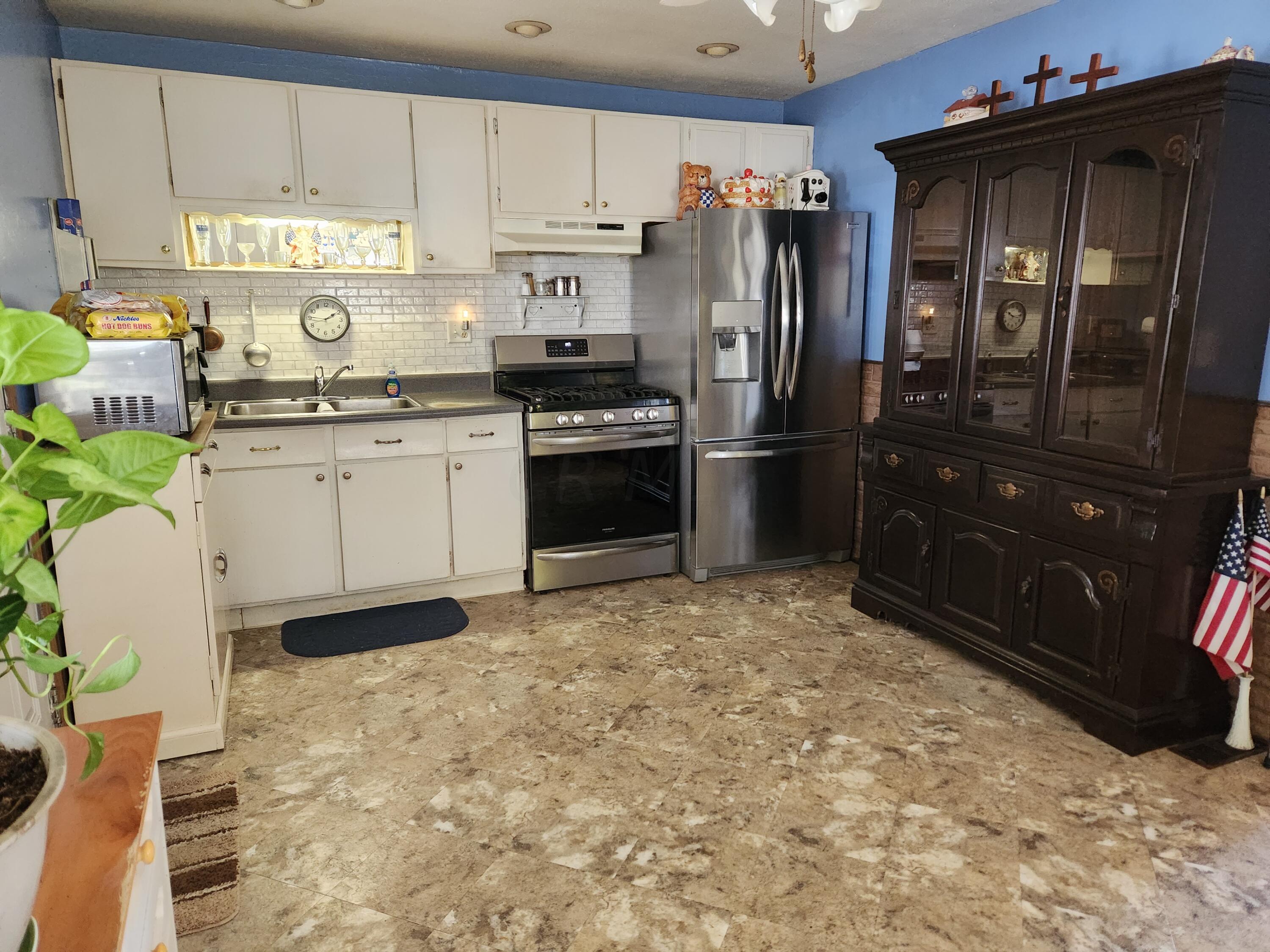 647 Hilock Road Columbus, OH 43207 - Photo 6 of 13 kitchen 1