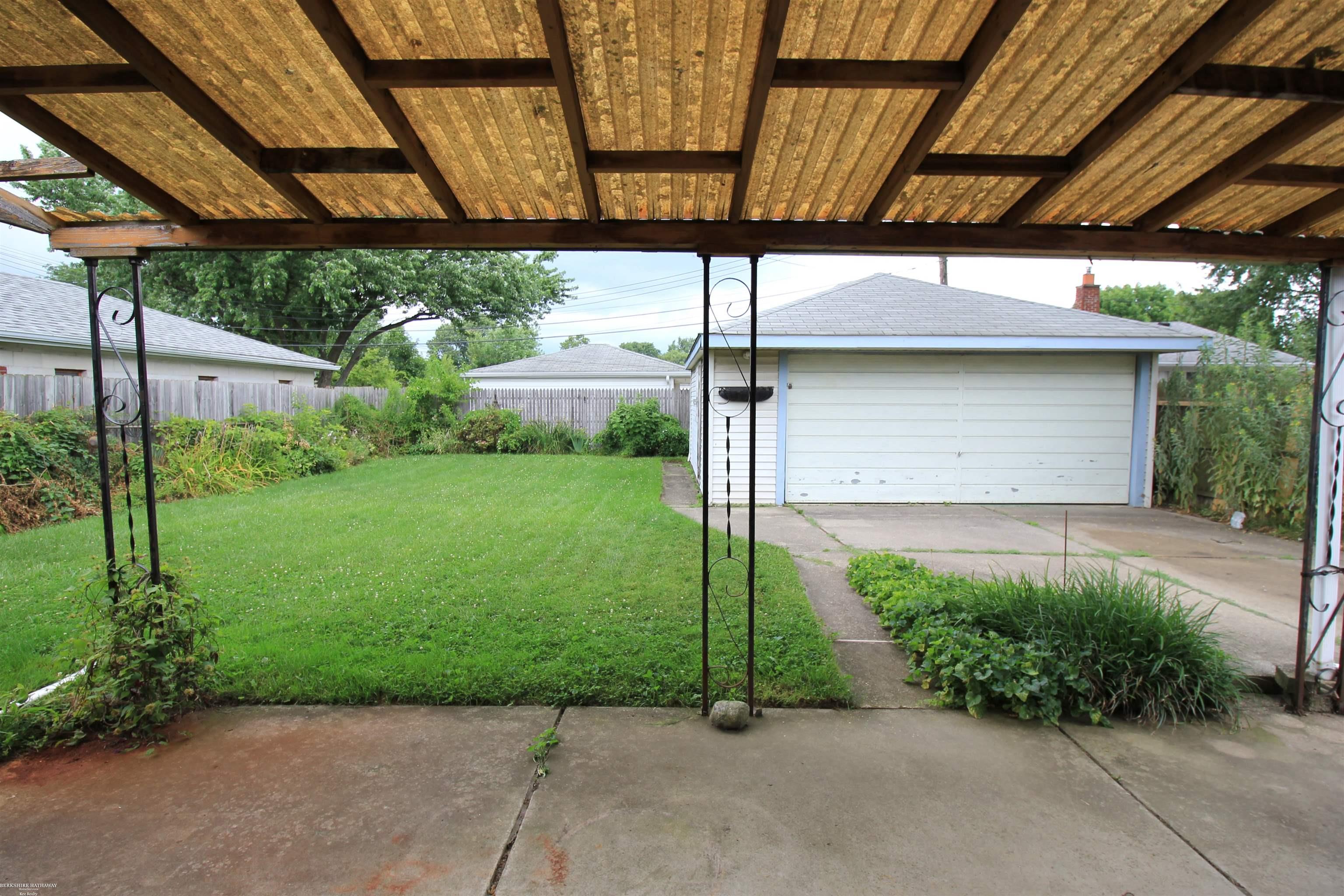 16511 Frazho Road Roseville, MI 48066 - Photo 19 of 20 50183554-48d1c9c3-1295-4163-b7f7-f110fd193ab6.JPG