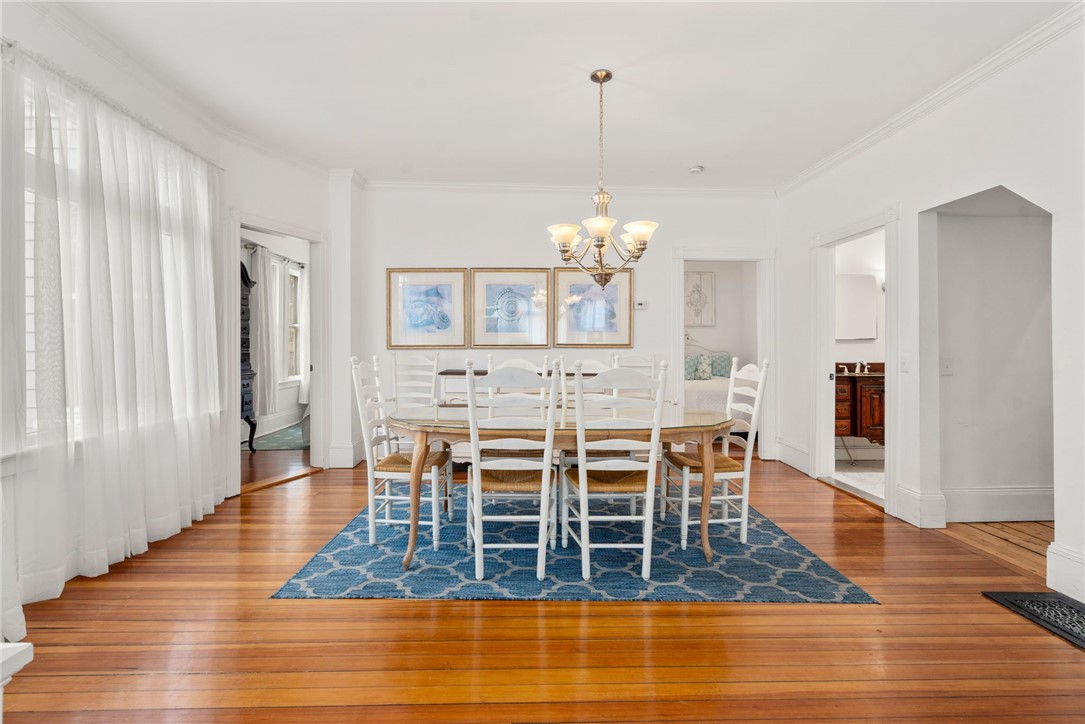 34 Bull Street Newport, RI 02840 - Photo 18 of 23 First floor dining area