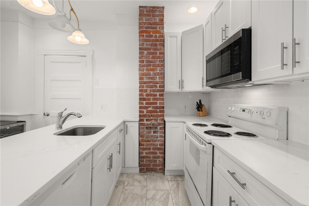 34 Bull Street Newport, RI 02840 - Photo 22 of 23 Quartz counters, fully stocked kitchen