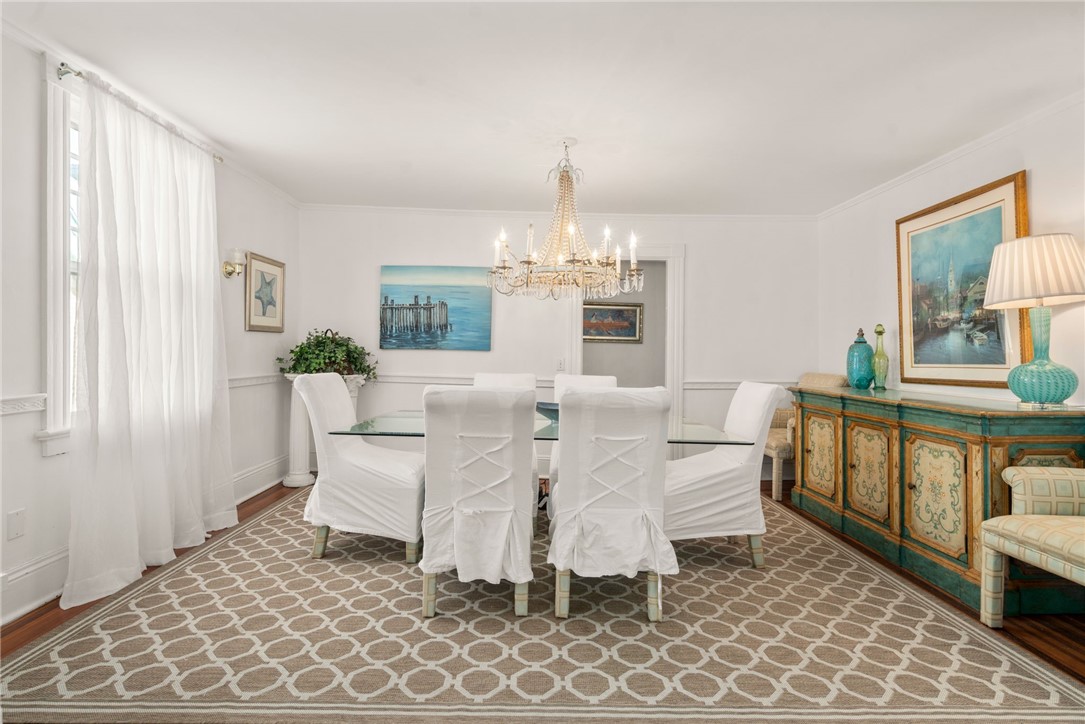 34 Bull Street Newport, RI 02840 - Photo 5 of 23 Beautiful glass table