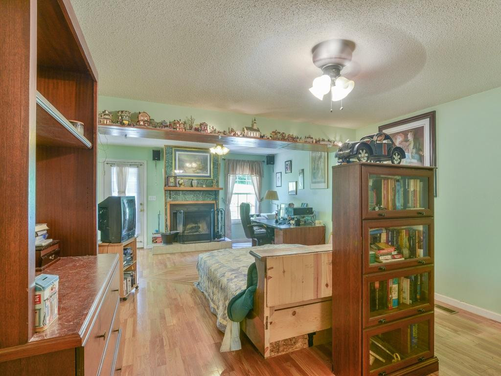 222 Marion Branch Road Elizabethton, TN 37643 - Photo 14 of 30 HUGE Master Bedroom