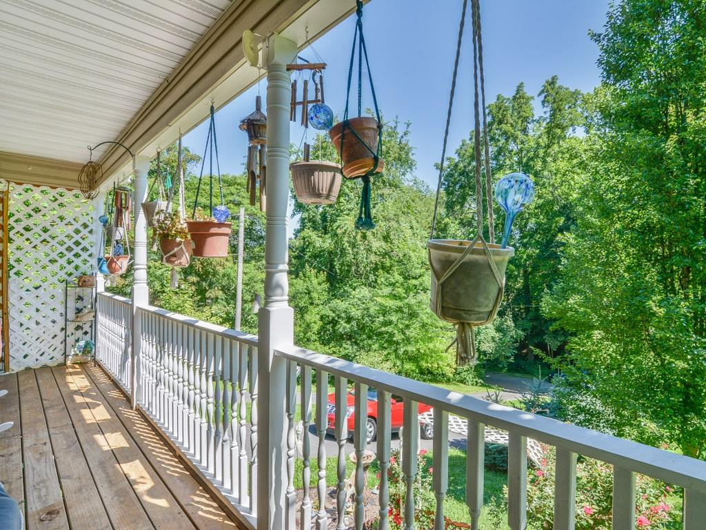 222 Marion Branch Road Elizabethton, TN 37643 - Photo 4 of 30 Covered front porch