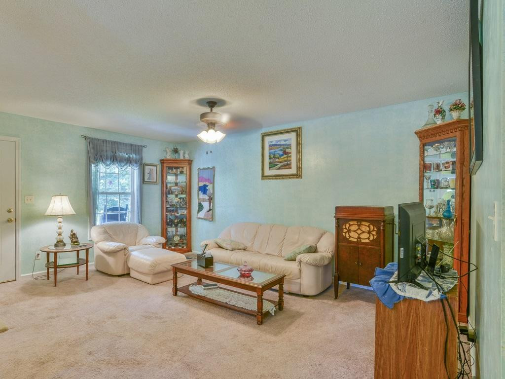 222 Marion Branch Road Elizabethton, TN 37643 - Photo 8 of 30 Living room