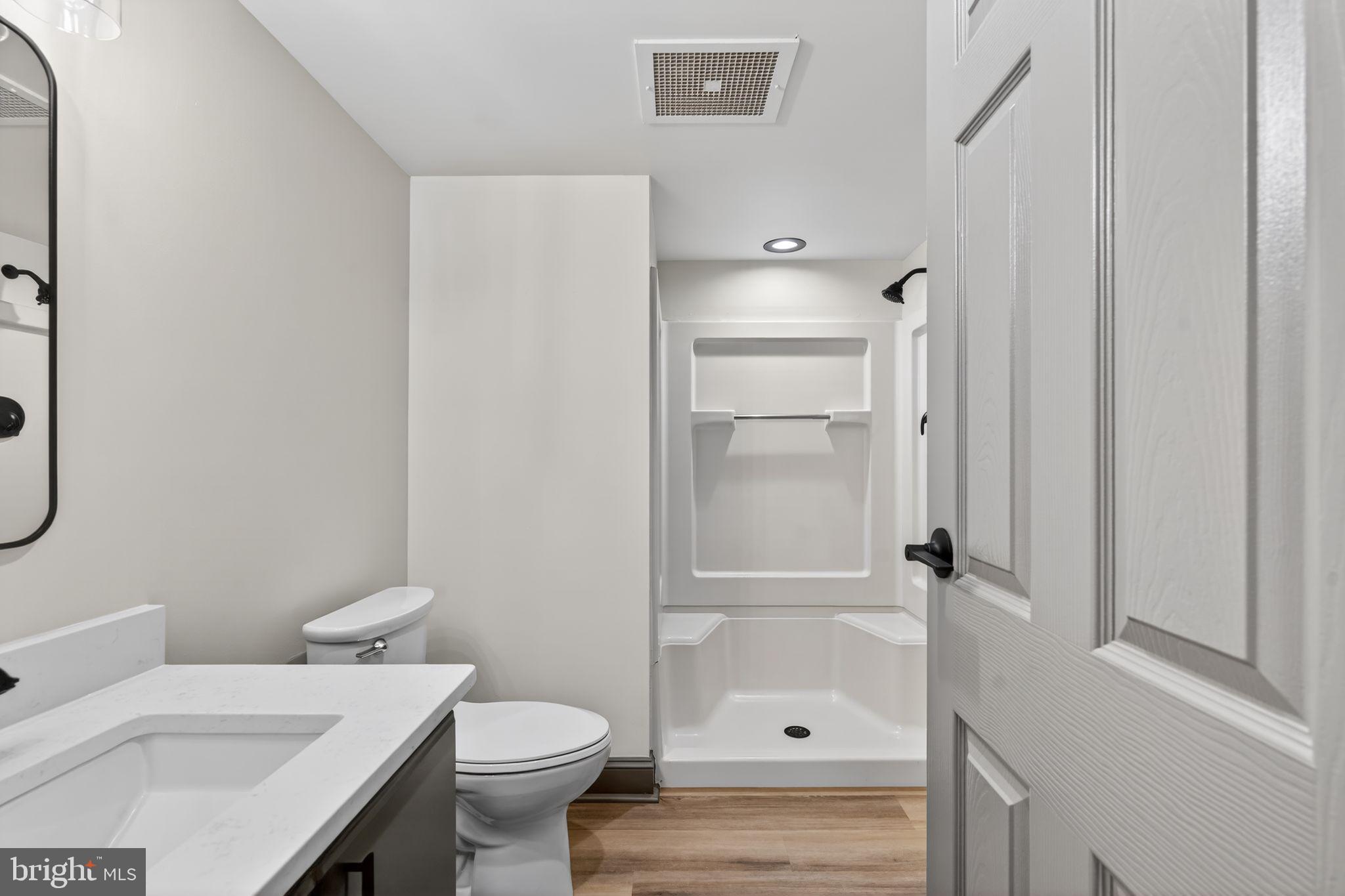 800 Avondale Road, Unit 2C Wallingford, PA 19086 - Photo 21 of 35 Primary bath with many Upgrades!