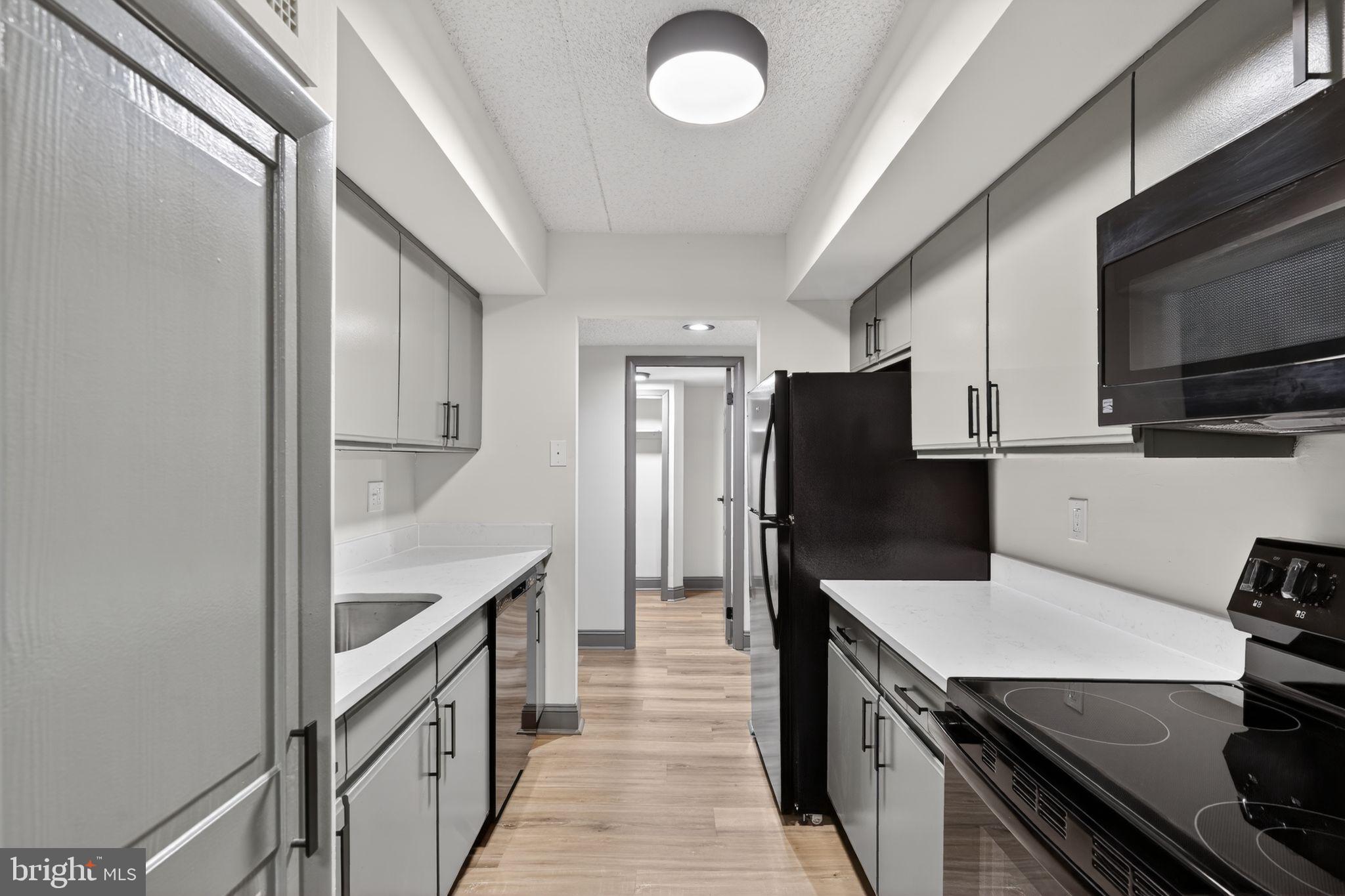 800 Avondale Road, Unit 2C Wallingford, PA 19086 - Photo 9 of 35 New Quartz Counters, New Appliances