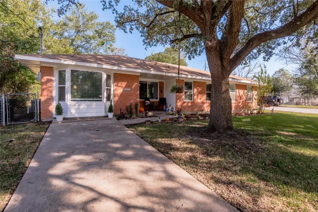 $215,900 | 1414 23rd Street, Huntsville, TX 77340