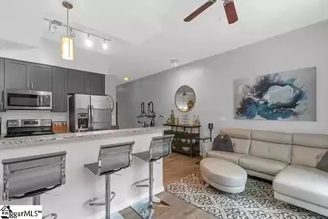 $1,800 | 100 East Washington Street, Unit 27, Greenville, SC 29601