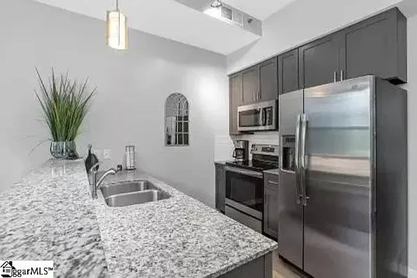 $1,800 | 100 East Washington Street, Unit 27, Greenville, SC 29601