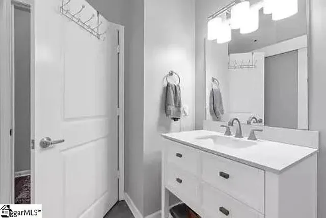 $1,800 | 100 East Washington Street, Unit 27, Greenville, SC 29601