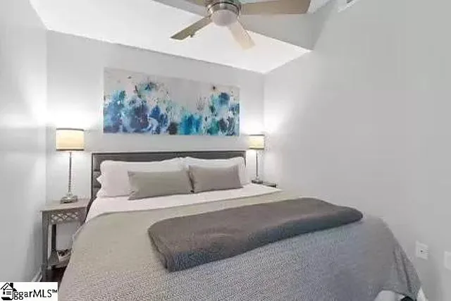 $1,800 | 100 East Washington Street, Unit 27, Greenville, SC 29601