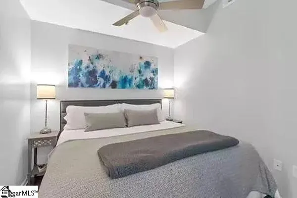 $1,800 | 100 East Washington Street, Unit 27, Greenville, SC 29601