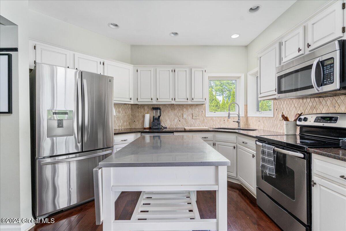 17 Springfield Drive Malta, NY 12118 - Photo 8 of 45 18-17 SPRINGFIELD-25