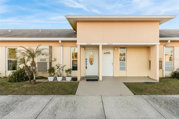 a front view of house with yard