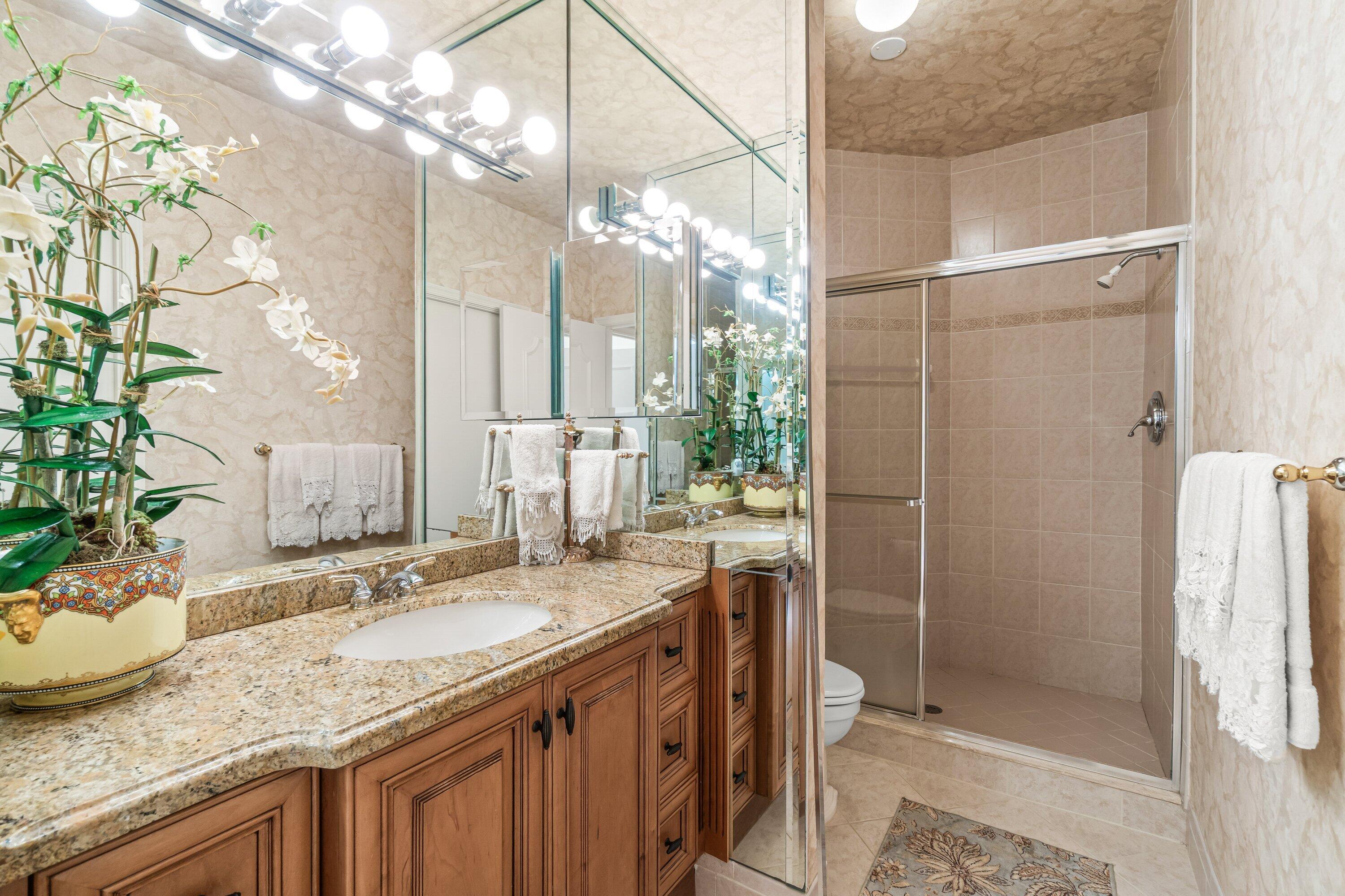 6229 Graycliff Drive, Unit D Boca Raton, FL 33496 - Photo 21 of 81 4th Bathroom