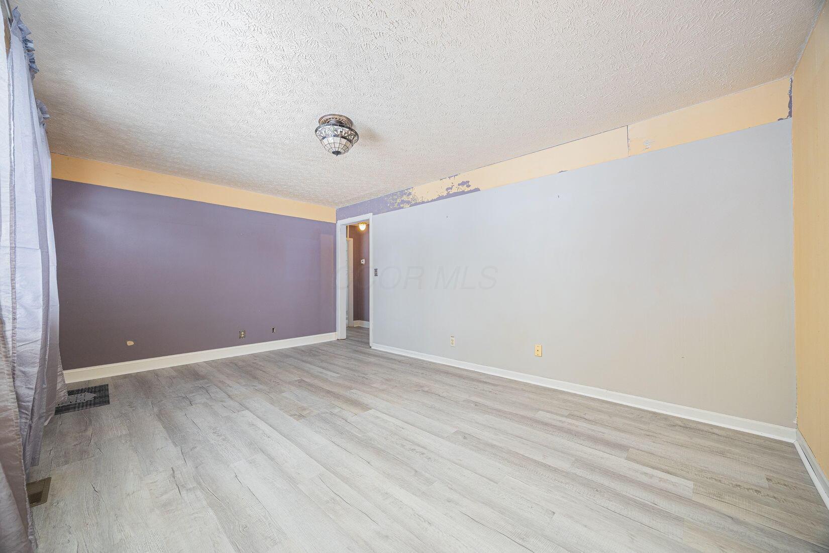 11 Oak Road Columbus, OH 43217 - Photo 3 of 16 9-web-or-mls-11 Oak Rd-9