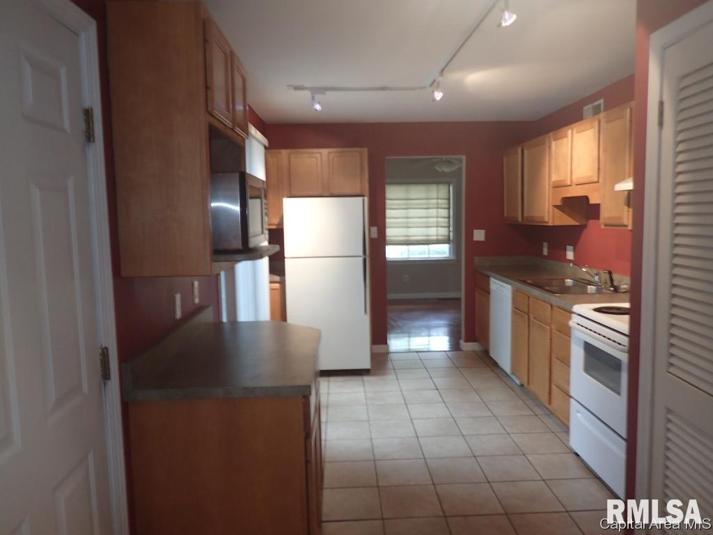 3025 South 3rd Street Springfield, IL 62703 - Photo 4 of 12