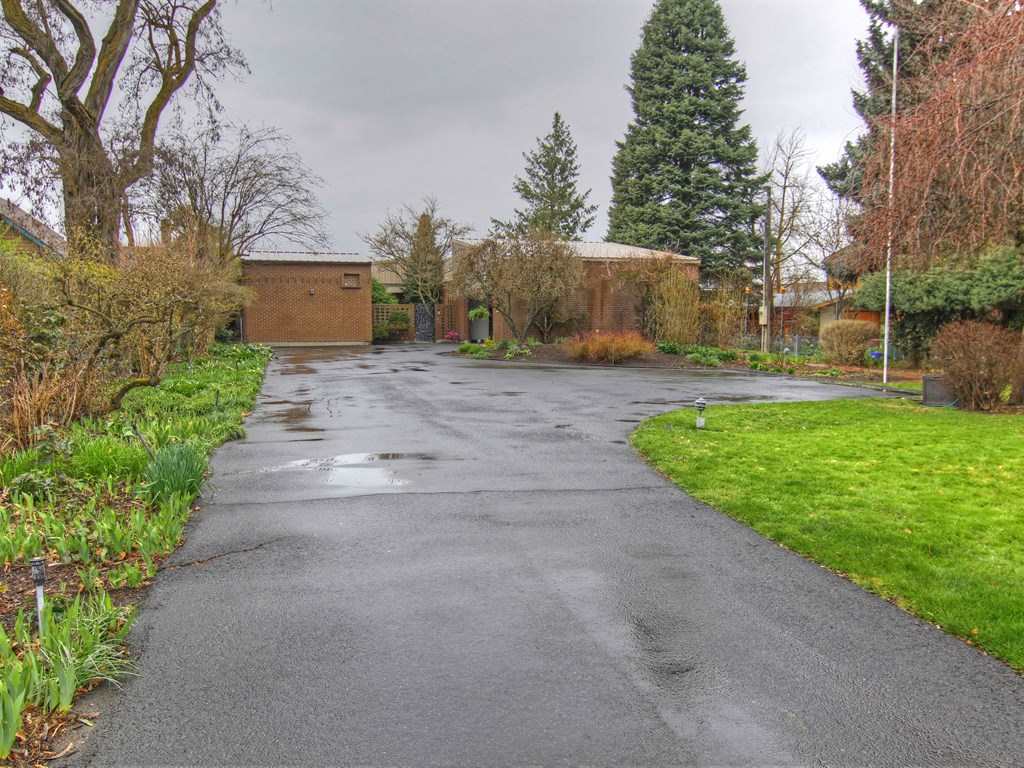 1627 North W Point Road Spokane, WA 99201 - Photo 2 of 19 Gallery Image 2