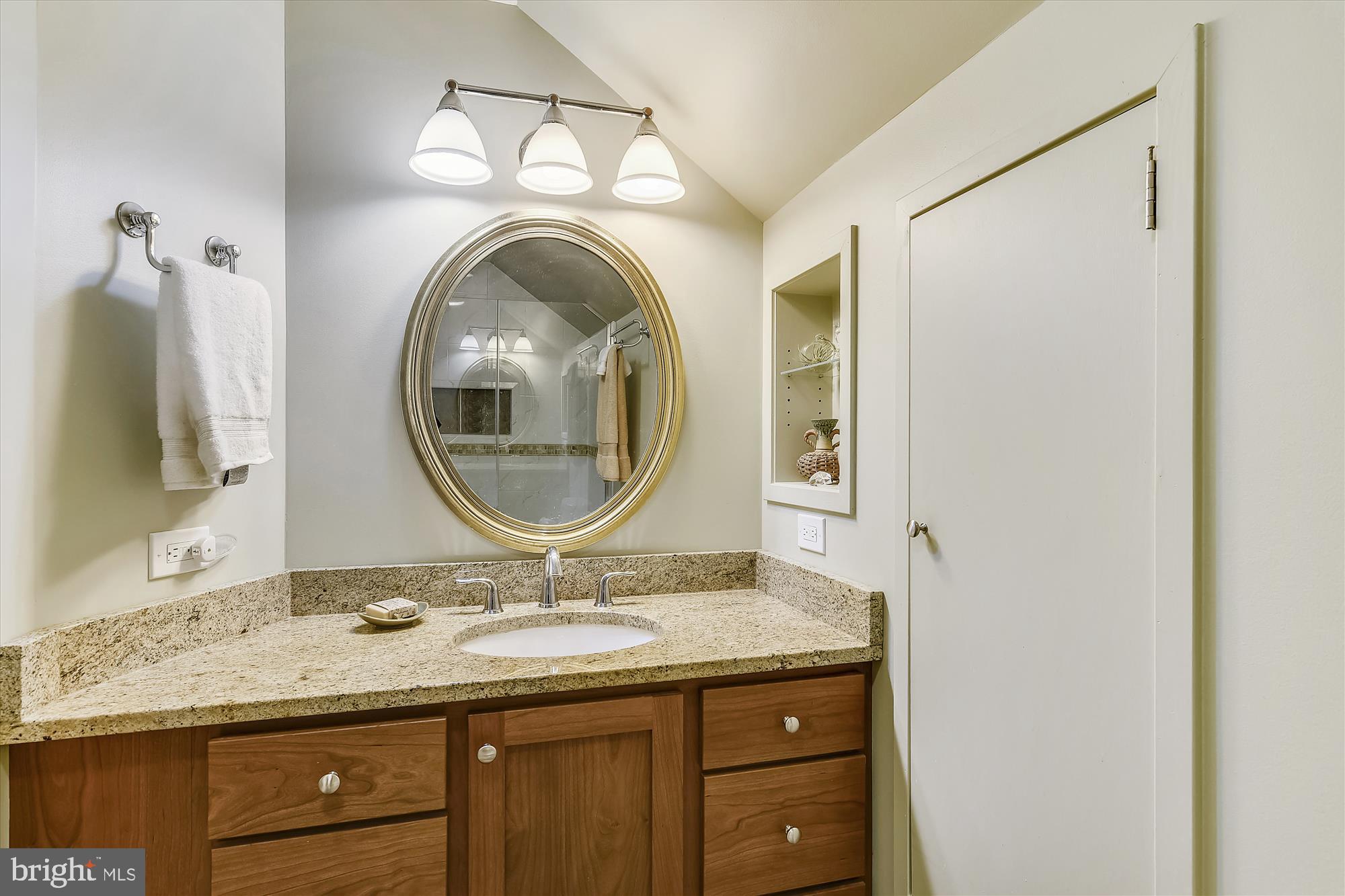 8313 Aqueduct Road Potomac, MD 20854 - Photo 22 of 41 Master bath