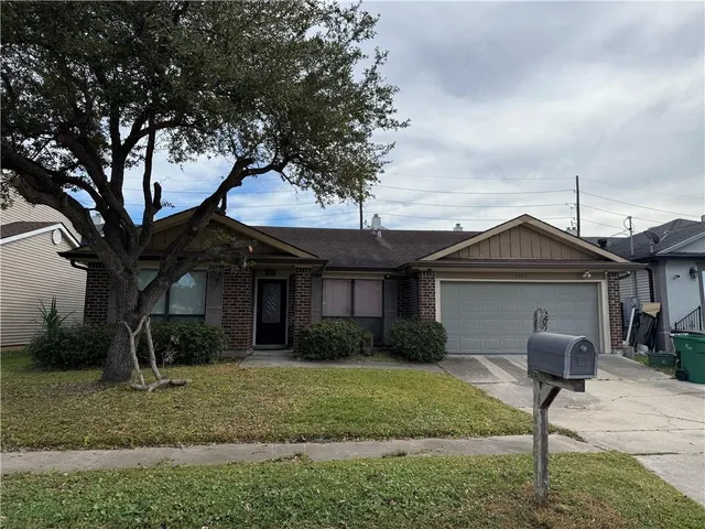 $2,400 | 3305 Whisper Lane, Gretna, LA 70056