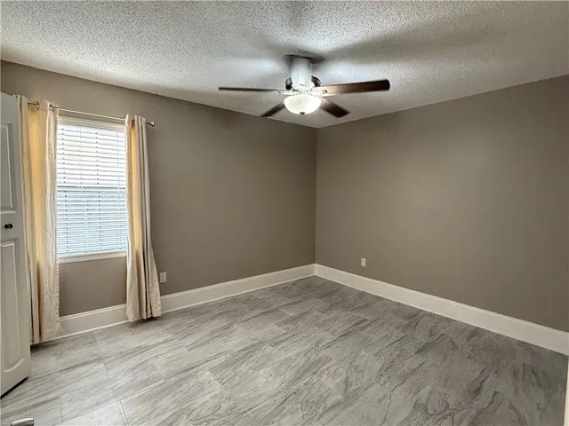 $2,400 | 3305 Whisper Lane, Gretna, LA 70056