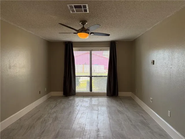 $2,400 | 3305 Whisper Lane, Gretna, LA 70056