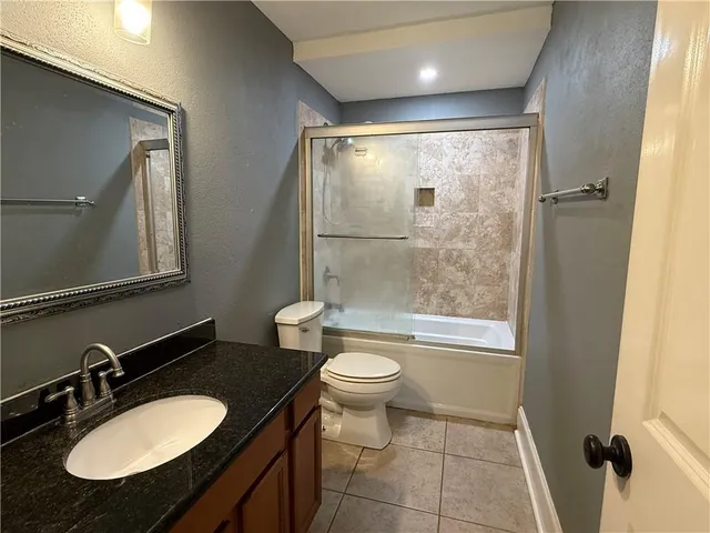 $2,400 | 3305 Whisper Lane, Gretna, LA 70056