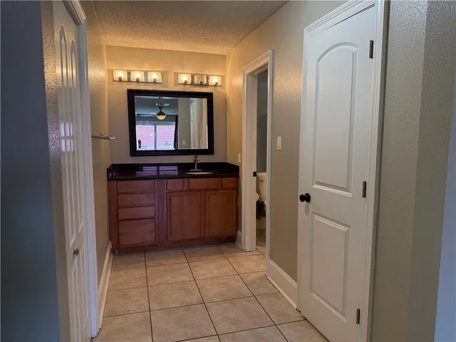 $2,400 | 3305 Whisper Lane, Gretna, LA 70056