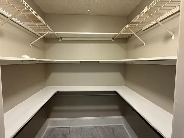 $2,400 | 3305 Whisper Lane, Gretna, LA 70056