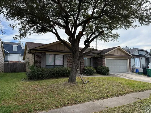 $2,400 | 3305 Whisper Lane, Gretna, LA 70056