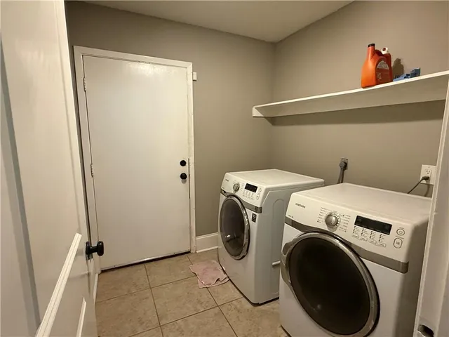 $2,400 | 3305 Whisper Lane, Gretna, LA 70056