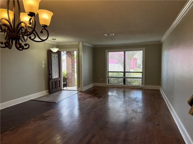 $2,400 | 3305 Whisper Lane, Gretna, LA 70056