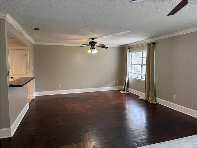 $2,400 | 3305 Whisper Lane, Gretna, LA 70056